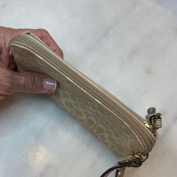 Coach Wristlet Bag Purse Wallet Tan Signature Wristlet Pouch - Picture 10 of 14